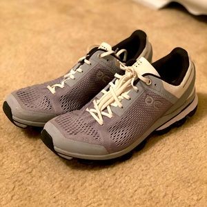 On Cloud Running Shoes-7.5 women’s